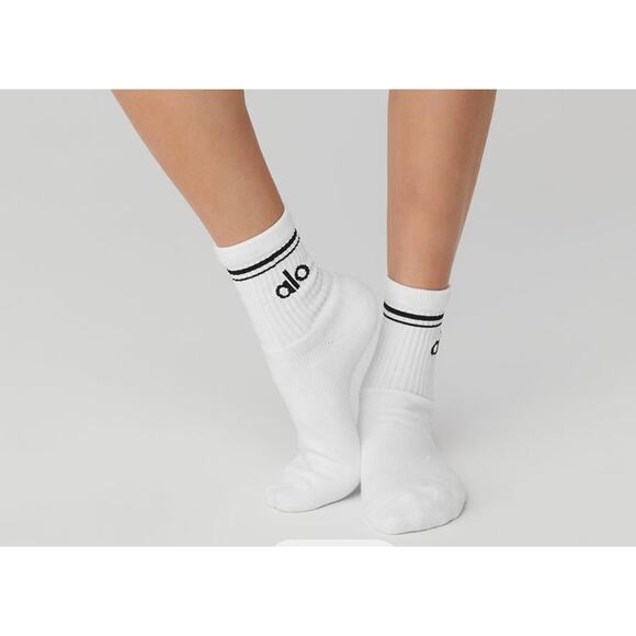 Alo Unisex Half Crew Throwback Socks Size Medium White and Black - Picture 2 of 5